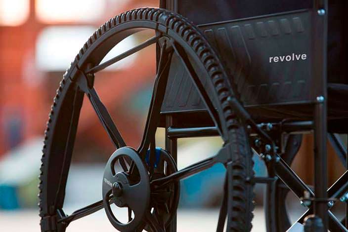 Складное колесо Revolve совместимо с инвалидными колясками