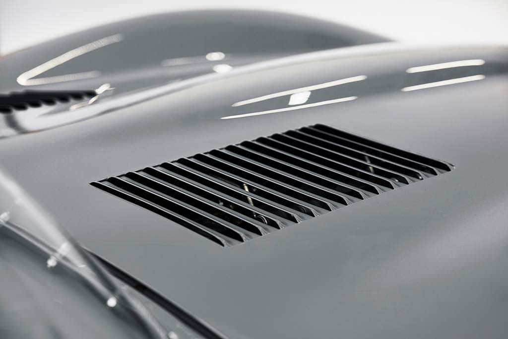 Вентилируемая крышка двигателя Jaguar D-Type