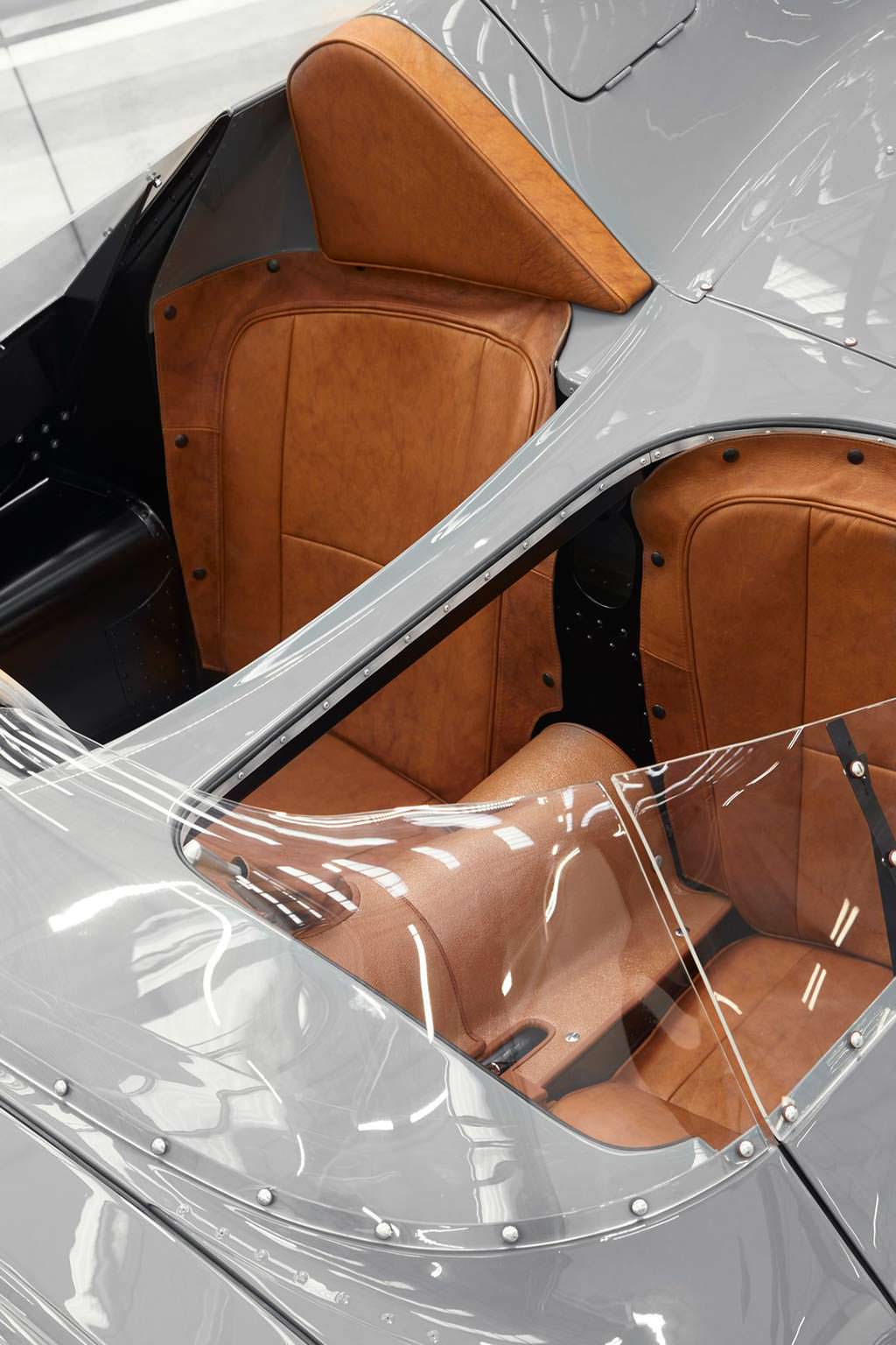 Фото внутри Jaguar D-Type