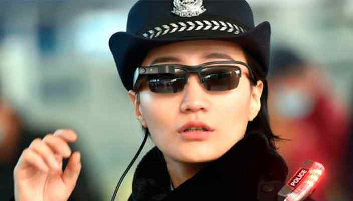 Китайские полицейские получили очки с распознаванием лиц