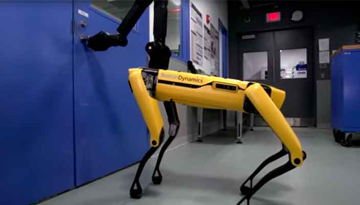 Робопес SpotMini от Boston Dynamics научился открывать двери