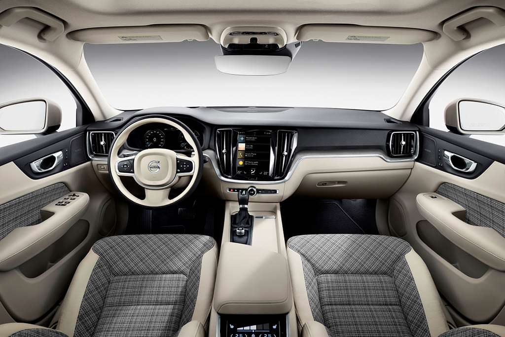 Интерьер Volvo V60 нового поколения