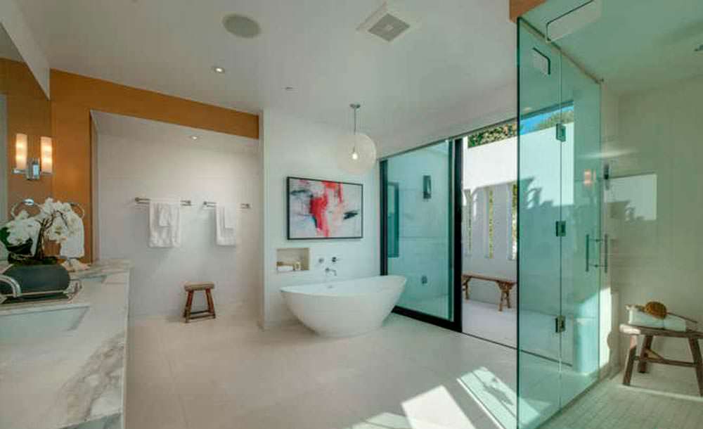 Современный дизайн ванной комнаты с мрамором