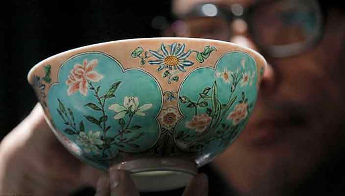 Китайская чаша времен императора Канси продается за $26 млн