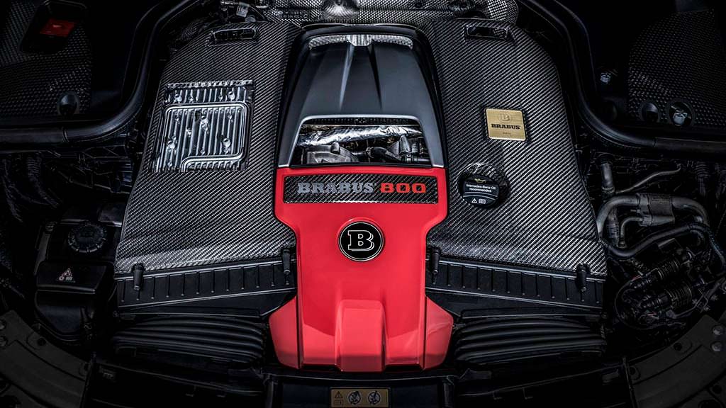 Битурбо двигатель V8 на 4-литра от Brabus. Мощность 789 л.с.