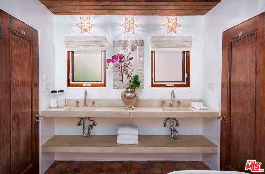Ванная комната в испанском стиле