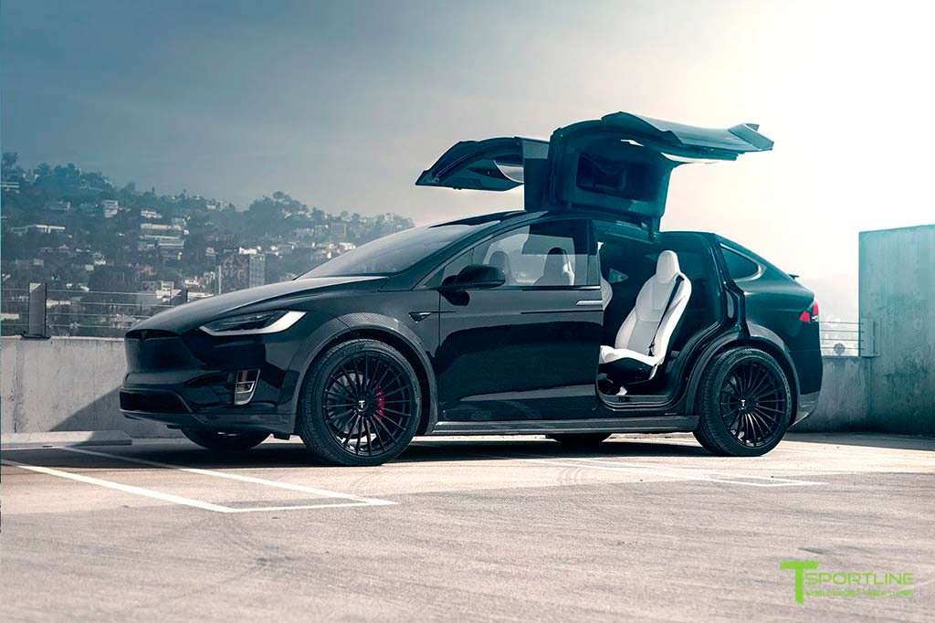 Черная Tesla Model X T Largo