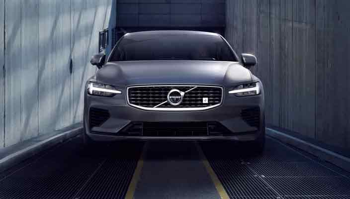 Новая Volvo S60 представлена официально | фото, видео, цены