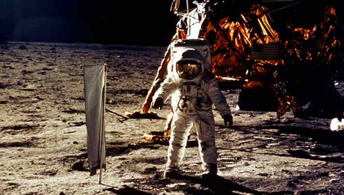 Артефакты космонавта Нила Армстронга уйдут с молотка