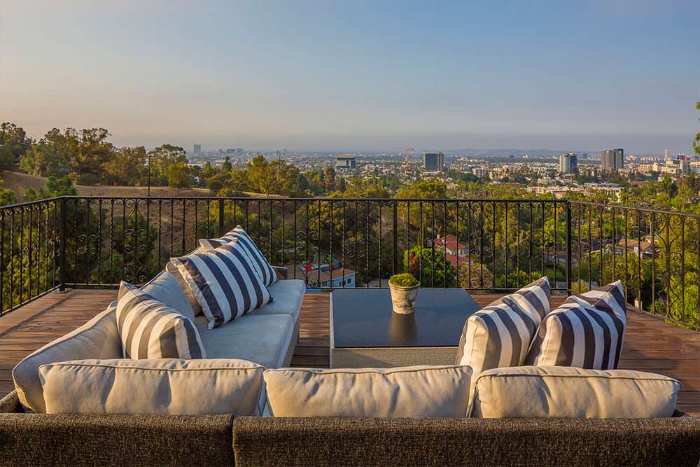 Балкон с видом на Лос-Анджелес