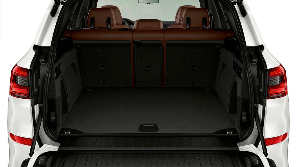 Багажник BMW X5 xDrive45e вместительностью 500 литров