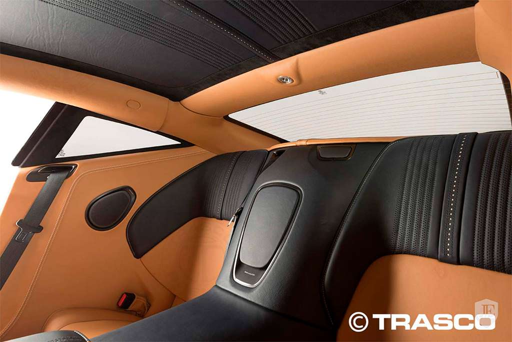 Фото внутри бронированного Aston Martin DB11 от Trasco