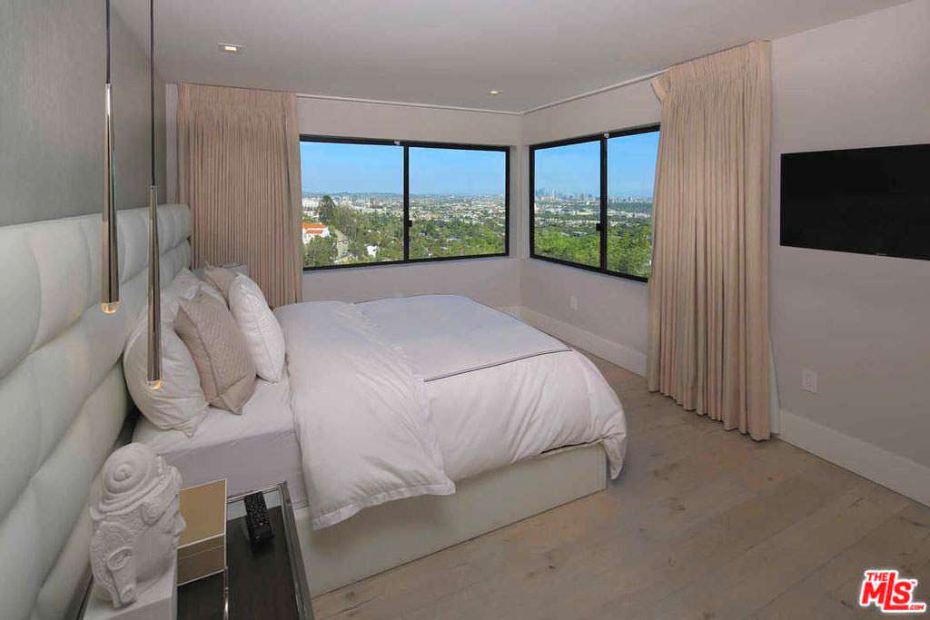 Спальня с видом на Лос-Анджелес
