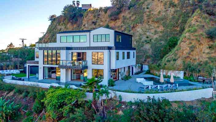 Певица Деми Ловато продает дом в Голливуде | фото и цена