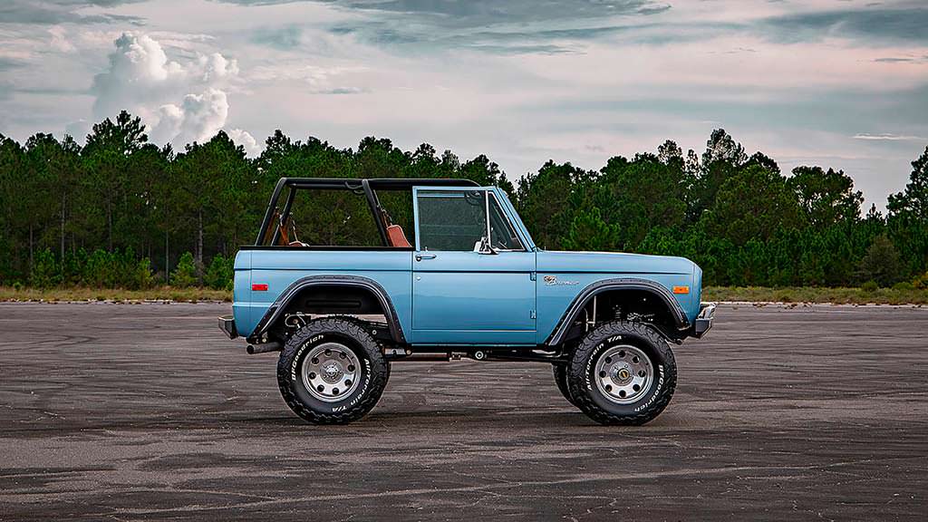 Классический Ford Bronco 1973 года от Velocity Restorations