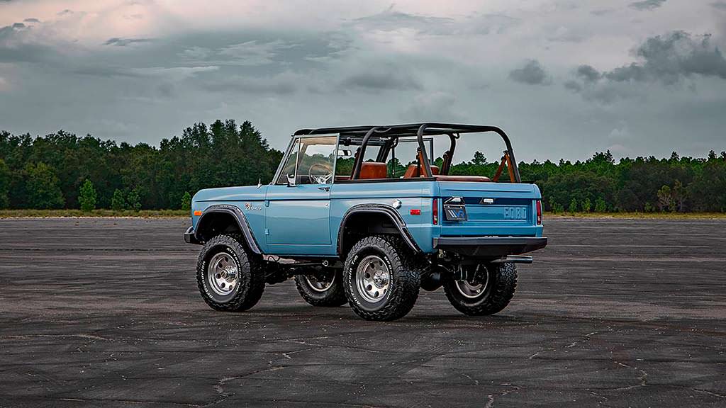 Классический внедорожник Ford Bronco с 5,0-литровым V8