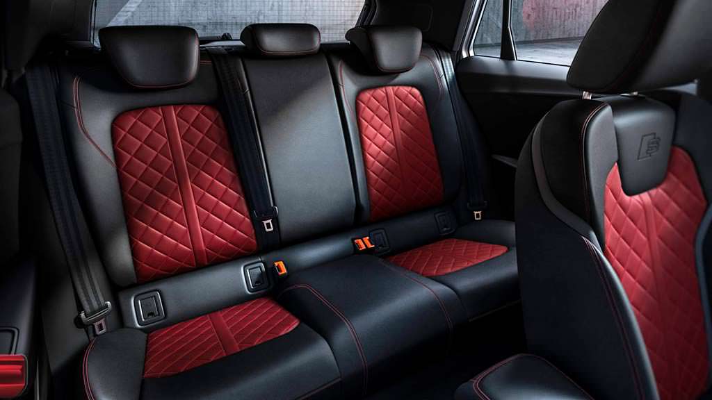 Кожаные спортивные сиденья Audi SQ2