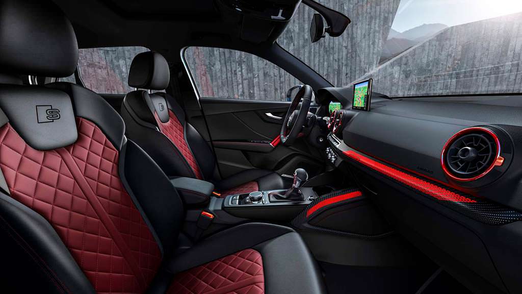 Интерьер кроссовера Audi SQ2