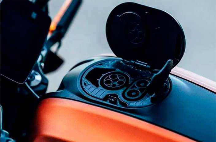 Harley-Davidson LiveWire: гнездо подзарядки вместо горловины бака