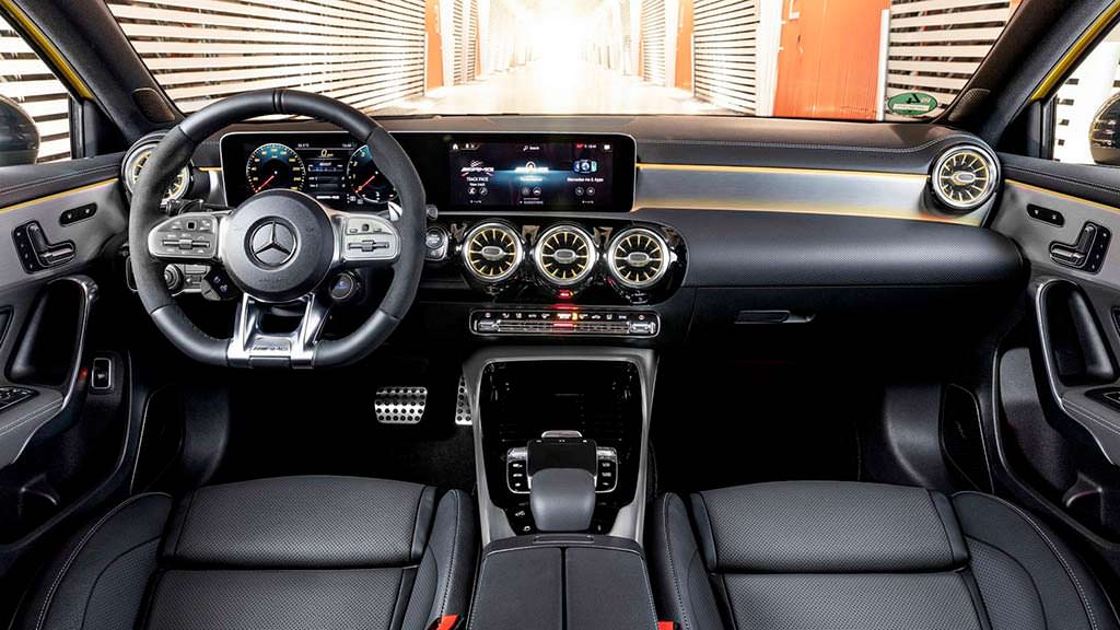 Фото внутри Mercedes-AMG A35 4Matic. Кузов W177