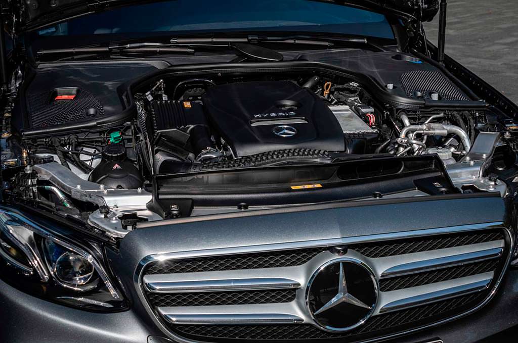Гибридный двигатель под капотом Mercedes E300e