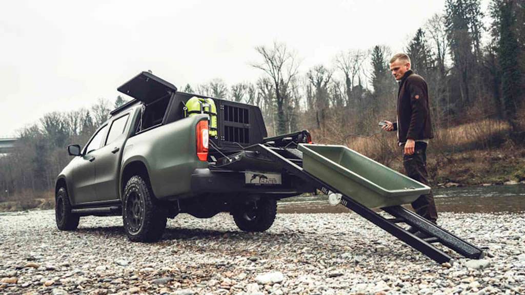 Охотничий Mercedes Gruma Hunder X-Class: место для снаряжения и погрузки дичи