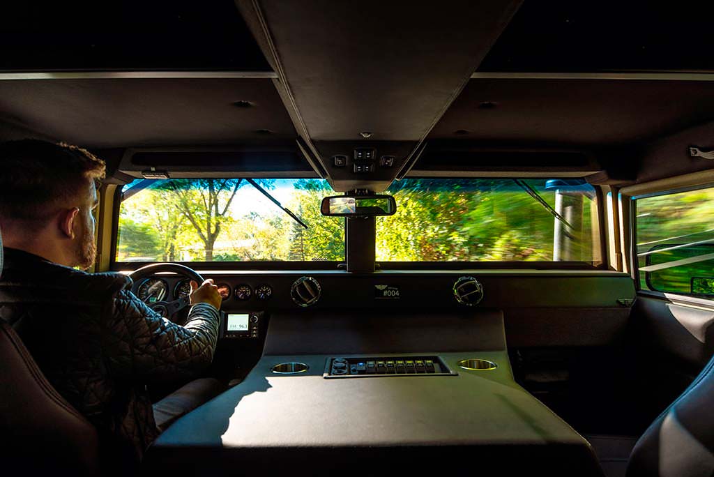 Фото внутри Hummer H1. Тюнинг от Mil-Spec