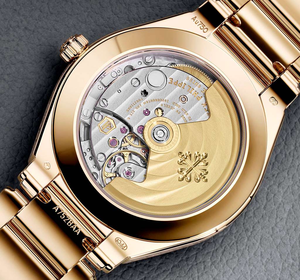 Золотые часы с задней стеклянной крышкой от Patek Philippe