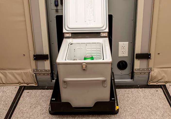 Холодильник в прицепе-трансформере Camp365