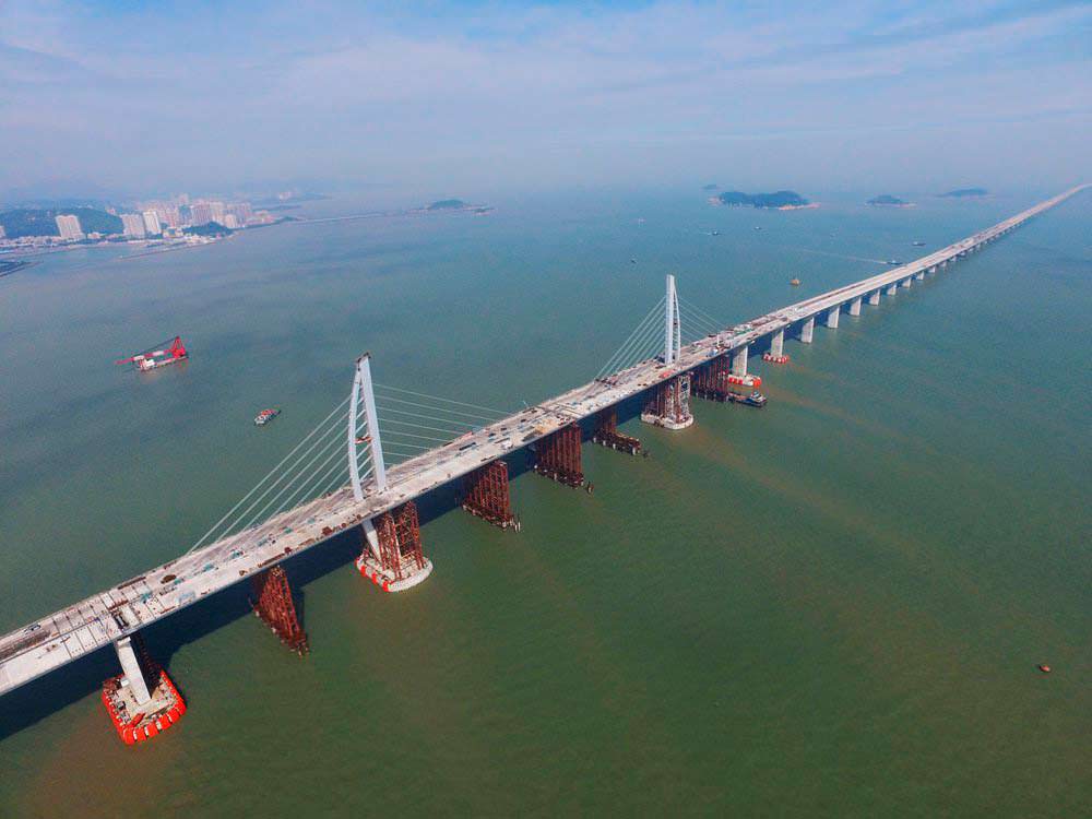 Самый длинный морской мост в мире. Длина 35,6 км