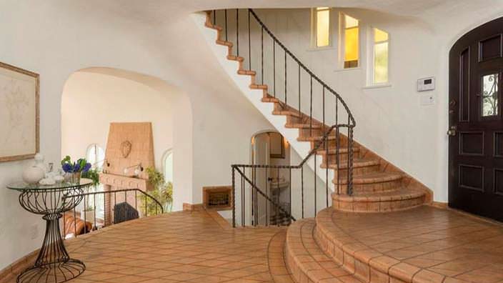 Дизайн круговой лестницы в доме