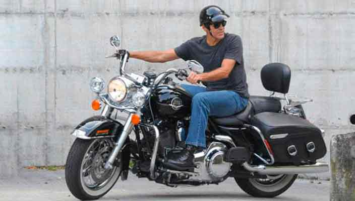 Джордж Клуни жертвует новый Harley-Davidson на добродетель