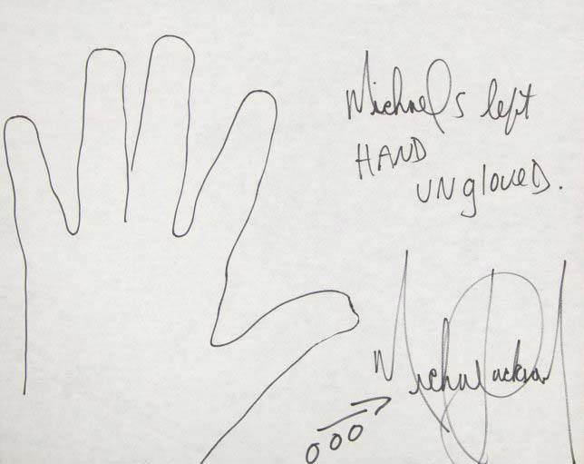 Отпечаток левой руки Майкла Джексона на бумаге ручкой