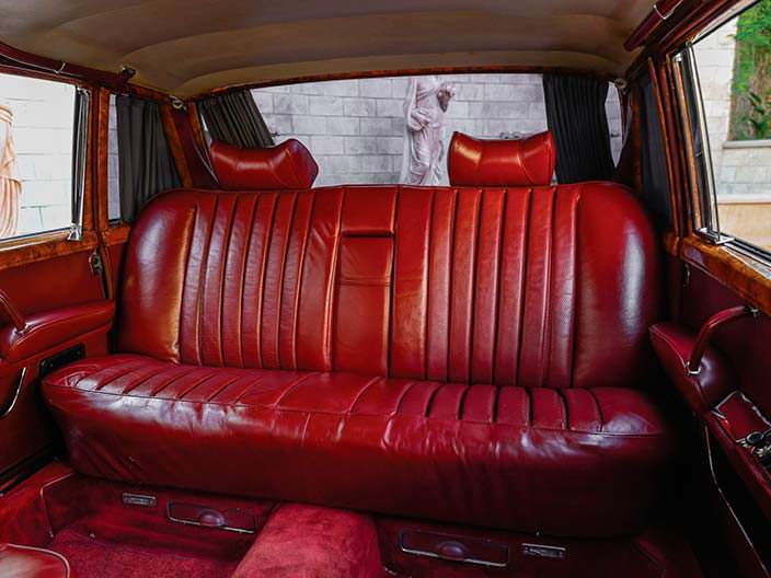 Кожаный диван в салоне Mercedes-Benz 600 Pullman 1969 года