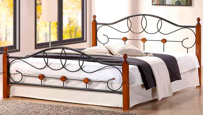 Металлическая кровать в спальню - практично и долговечно