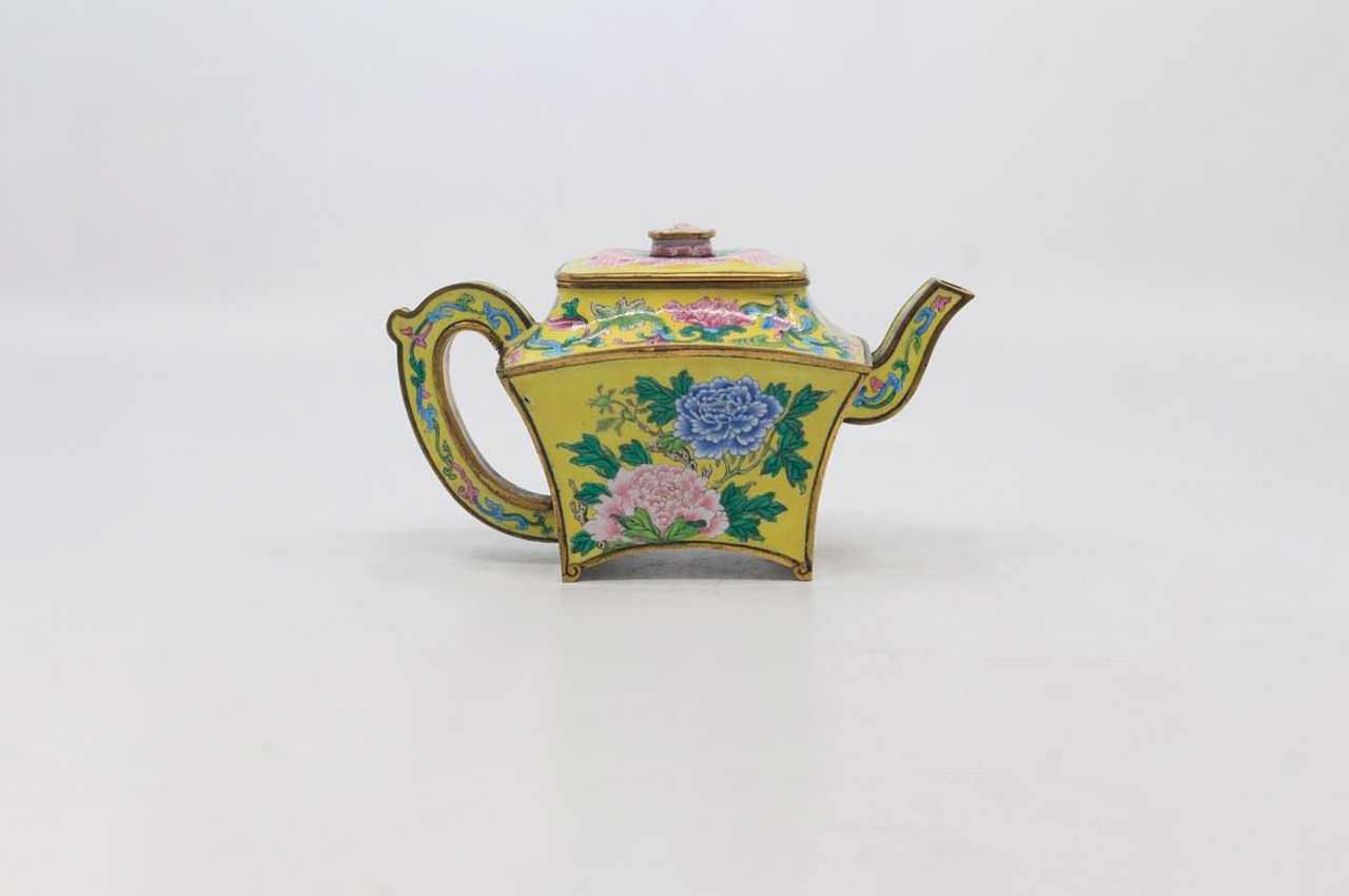 Китайский чайник времён императора Цяньлуна продан за $495 000