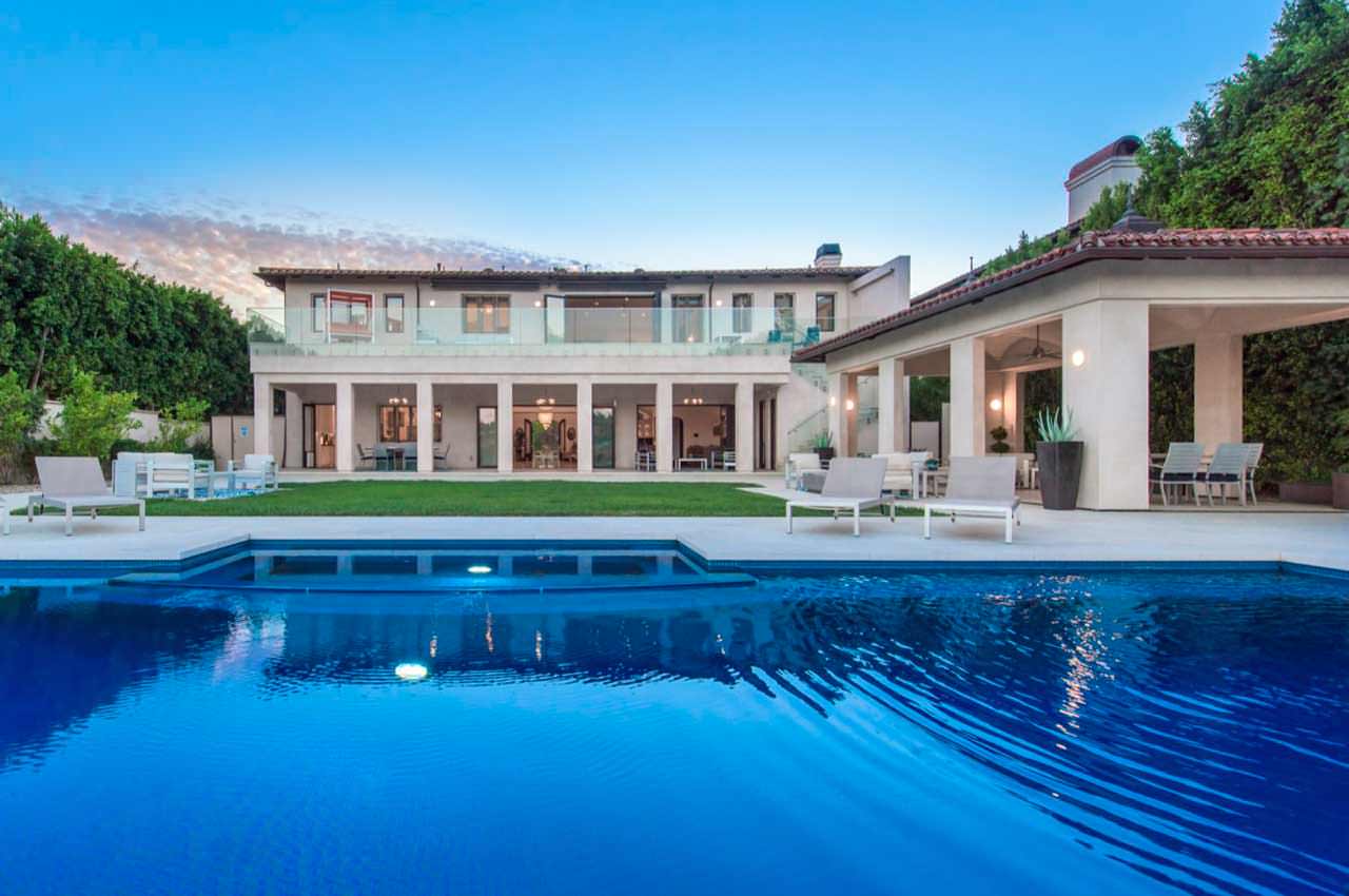 Кэти Гриффин продаёт мега-дом в Бэль-Эйр за $16 млн | фото
