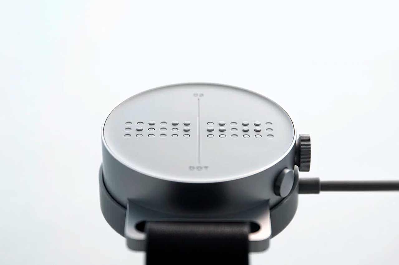 Вышли Dot Watch — смарт-часы с дисплеем Брайля для слепых