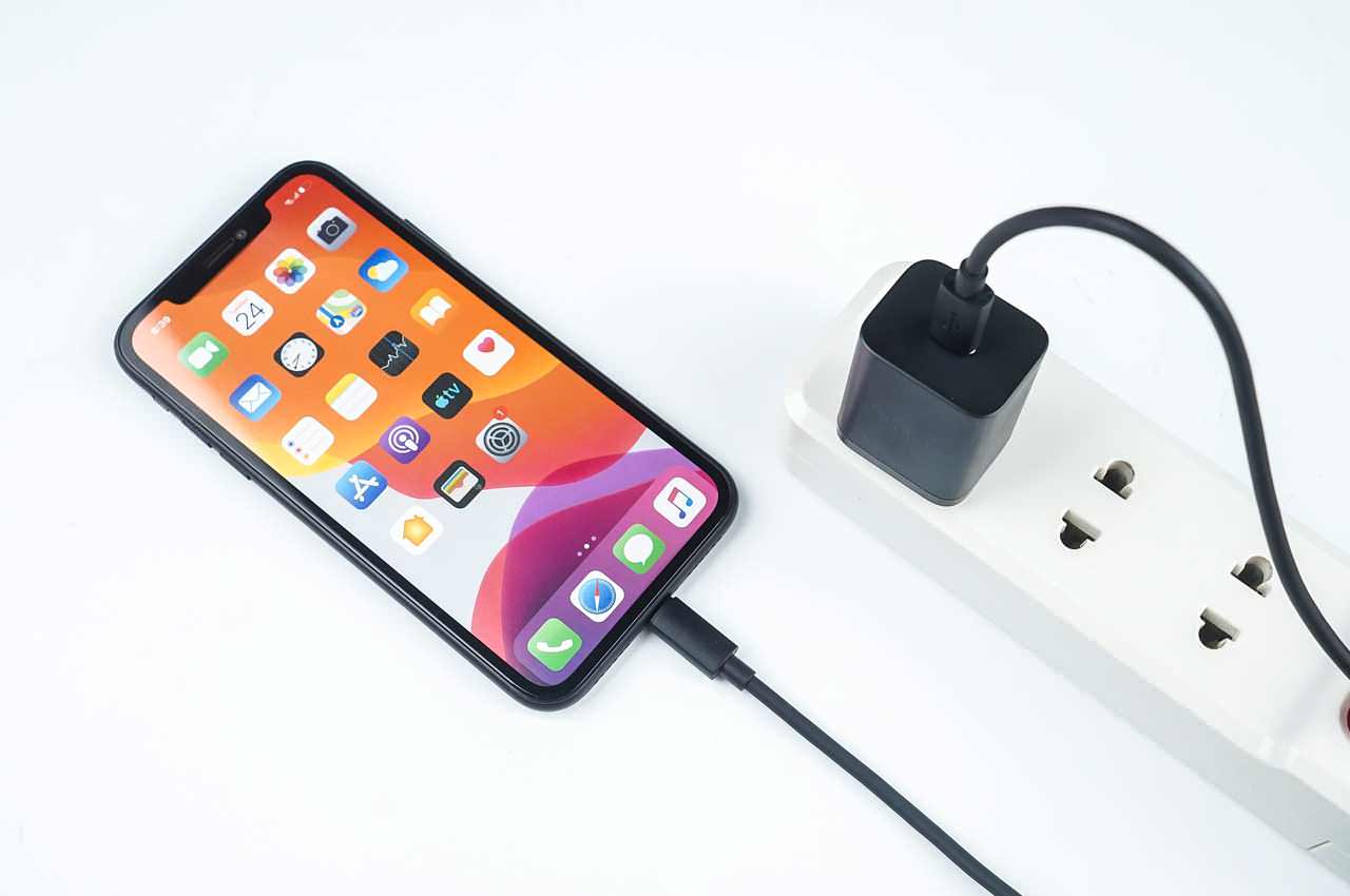 Какие бывают зарядные устройства для iPhone