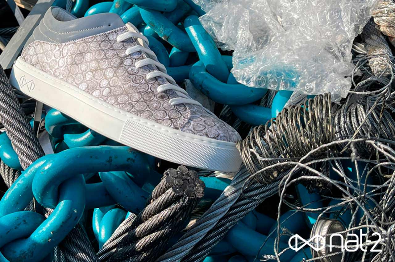 Nat-2™ сделала кроссовки из переработанной пупырчатой плёнки