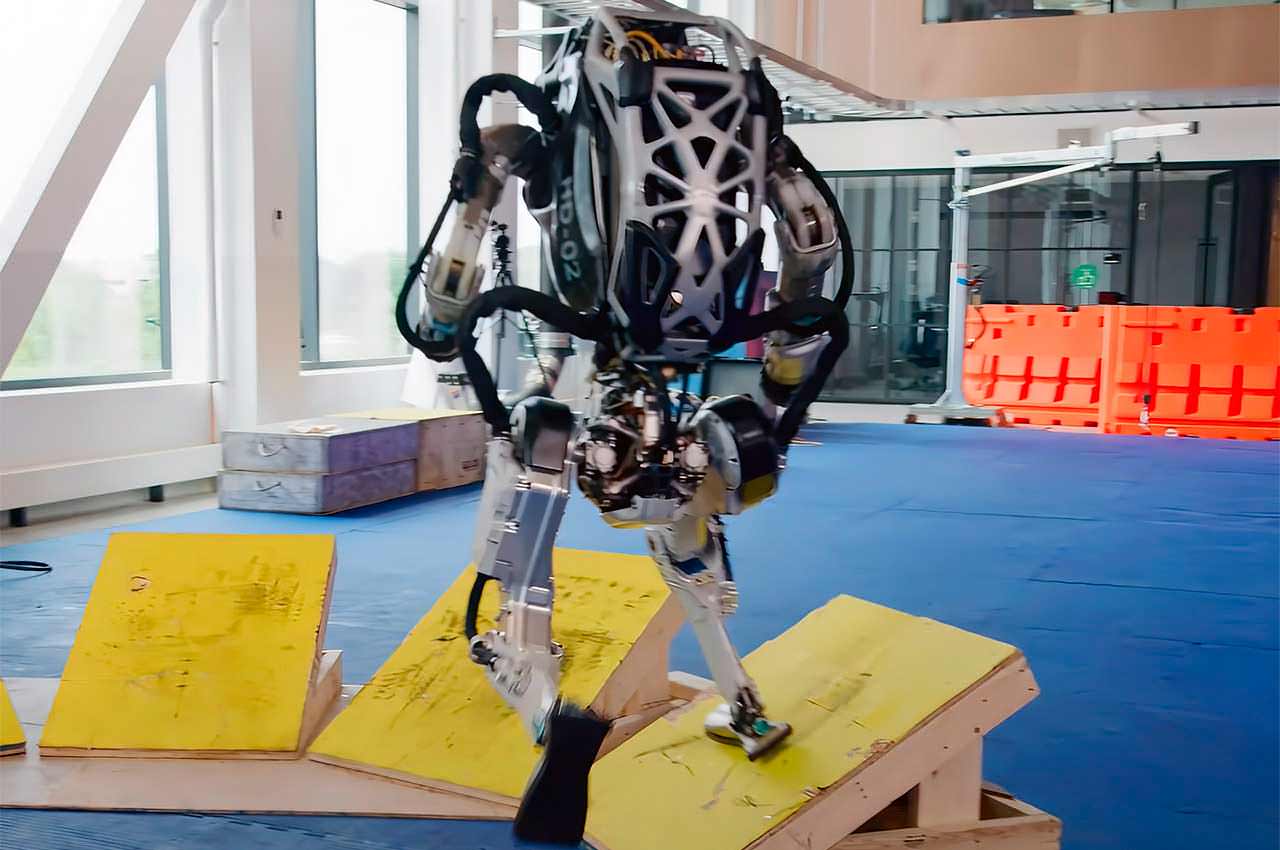 Жизнь робота-паркуриста и опасна и трудна — Boston Dynamics