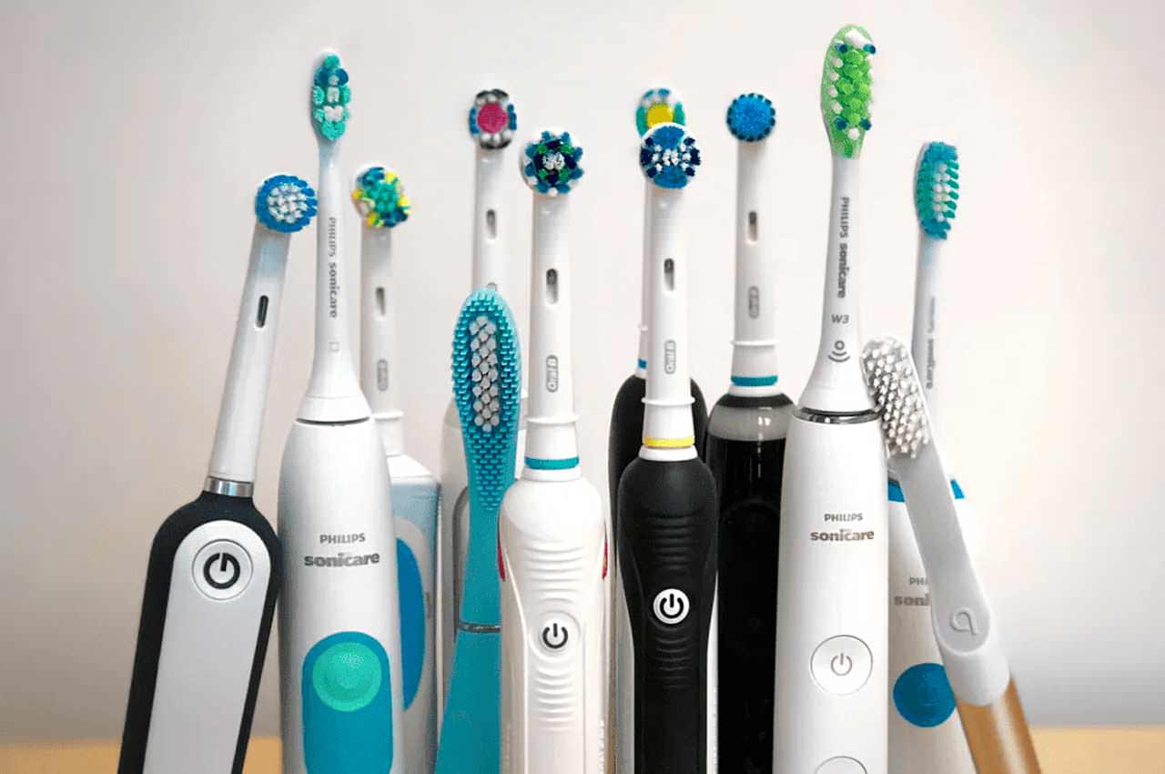 По каким критериям выбирать электрическую зубную щетку