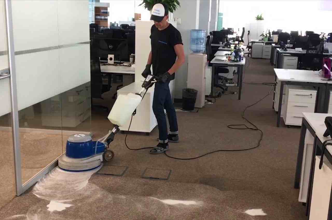 Химчистка ковролина в офисах