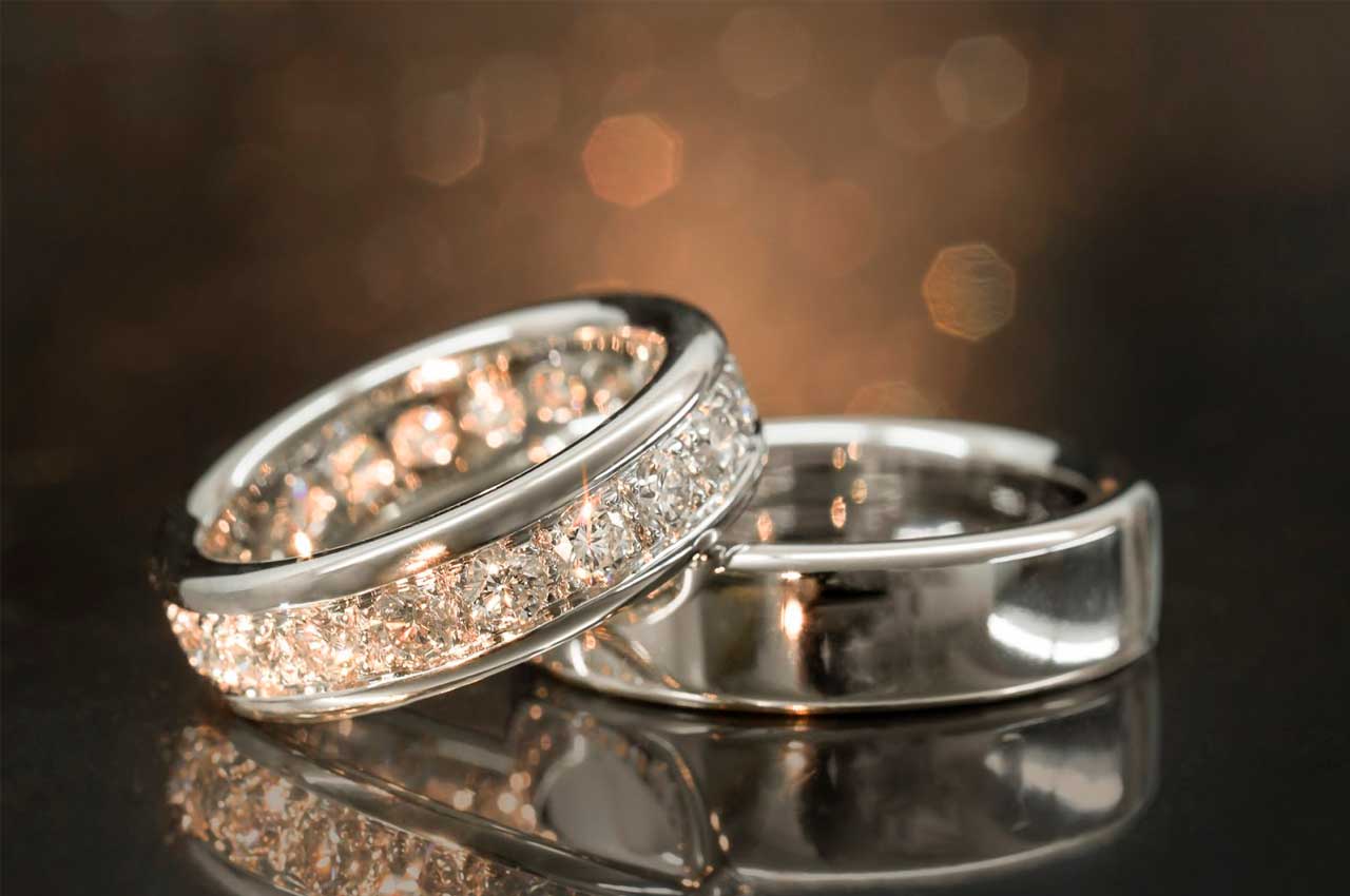 Как выбрать и где купить серебряные обручальные кольца?