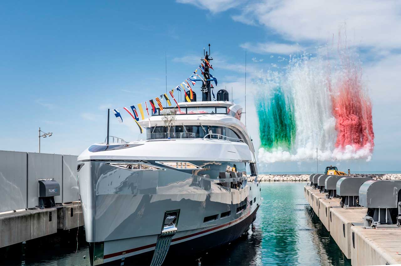 Суперъяхта Aria SF за $25 млн сгорела сразу после доставки клиенту