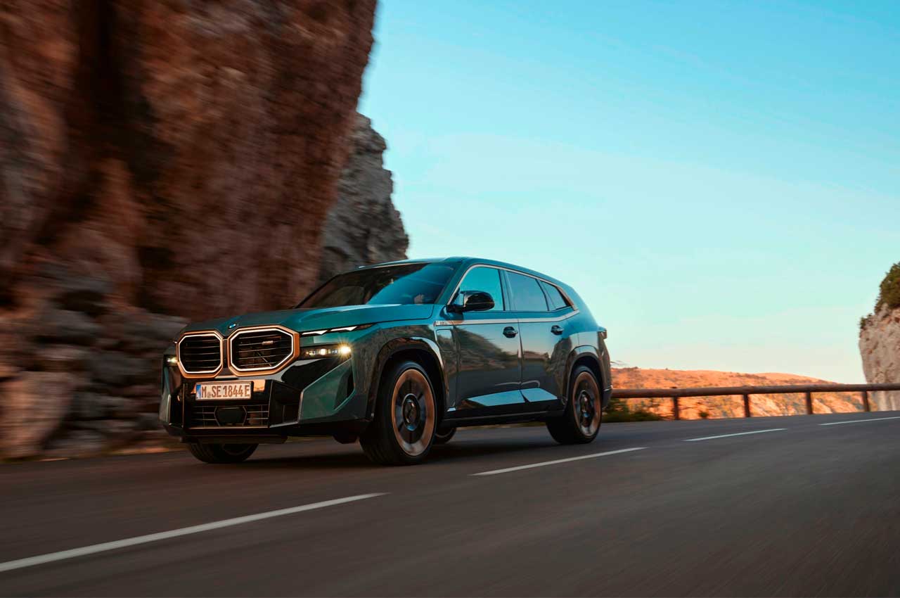 Новий супер-кросовер BMW XM представили офіційно