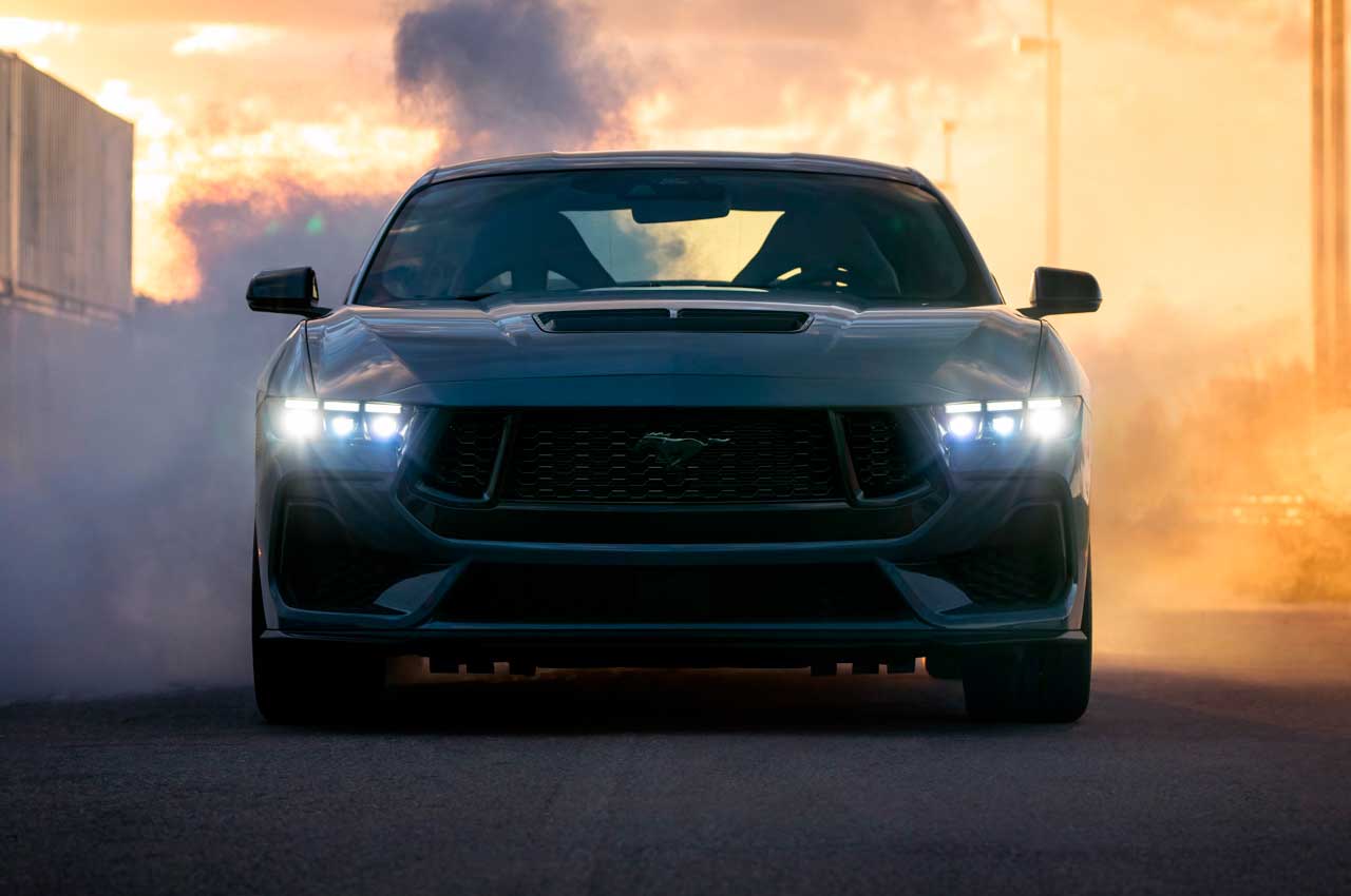 Ford выкатил новый Mustang на автосалоне в Детройте