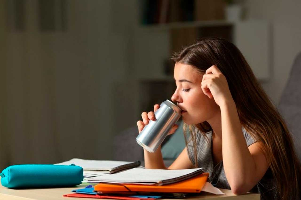 Как энергетические напитки влияют на наш организм