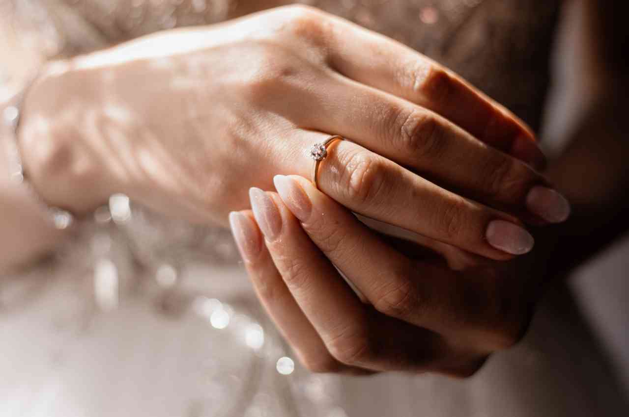 Камни в обручальных кольцах. Что они означают