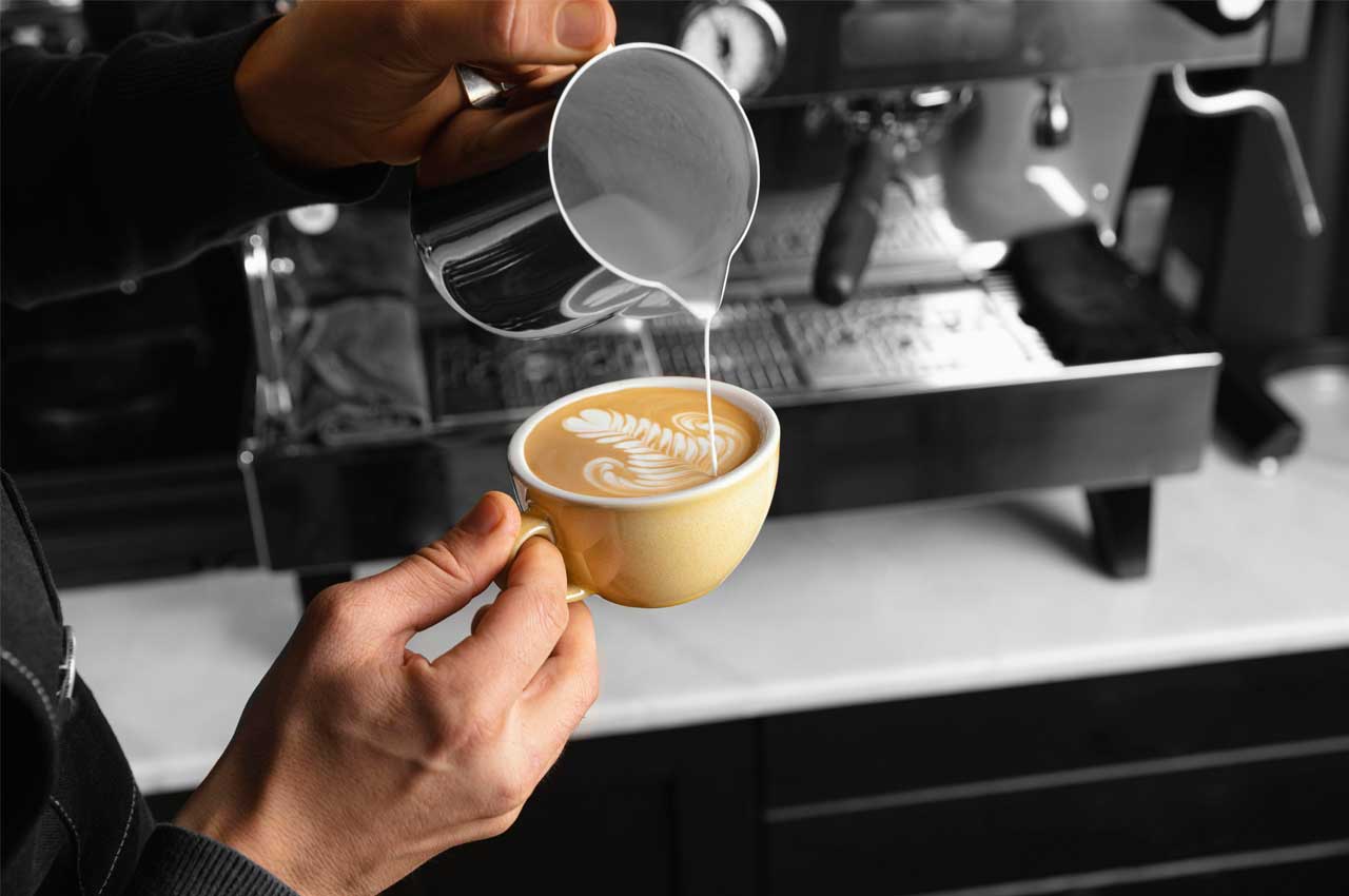 Що особливого в професійних кавоварках робить їх дорогими